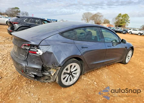 2022 Tesla Model 3 z USA, uszkodzony, nr VIN 5YJ3E1EB0NF121747